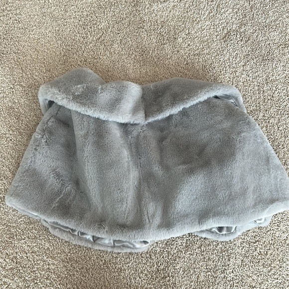 BHDLN ANTHROPOLOGIE Maxime Satin Lined Faux Fur Wrap Small - Picture 7 of 10